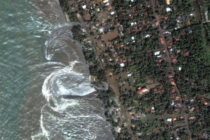 ||NASA Earth Observatory image of the 2004 tsunami hitting the Sri Lanka coast.